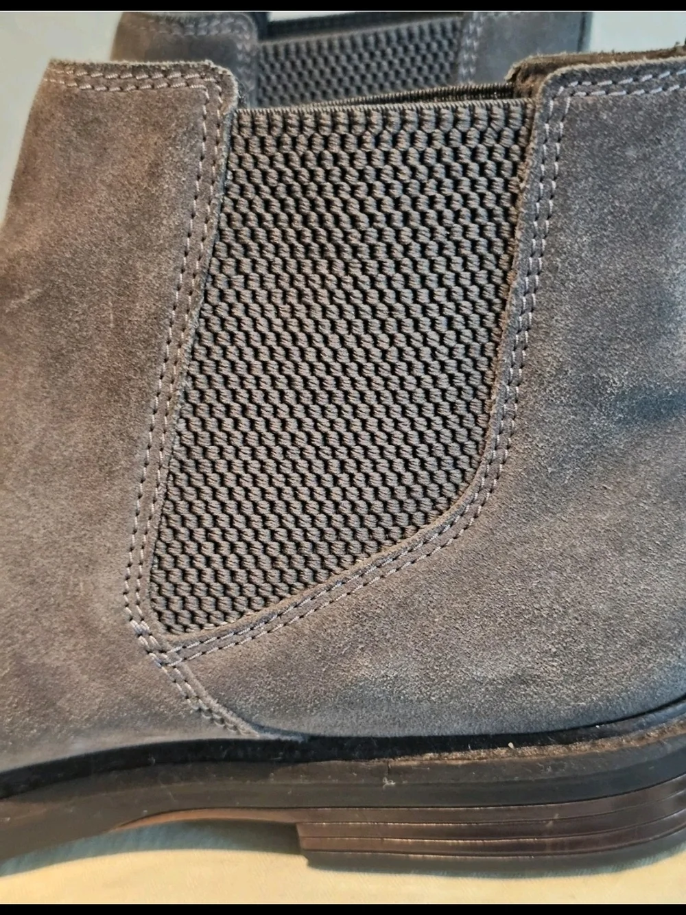 Clarks Gray Suede Chelsea Boots Men's US 13 EU 47 Casual Dress Ankle Boots